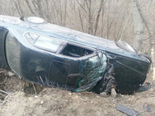 S-a răsturnat cu BMW-ul la Tariverde